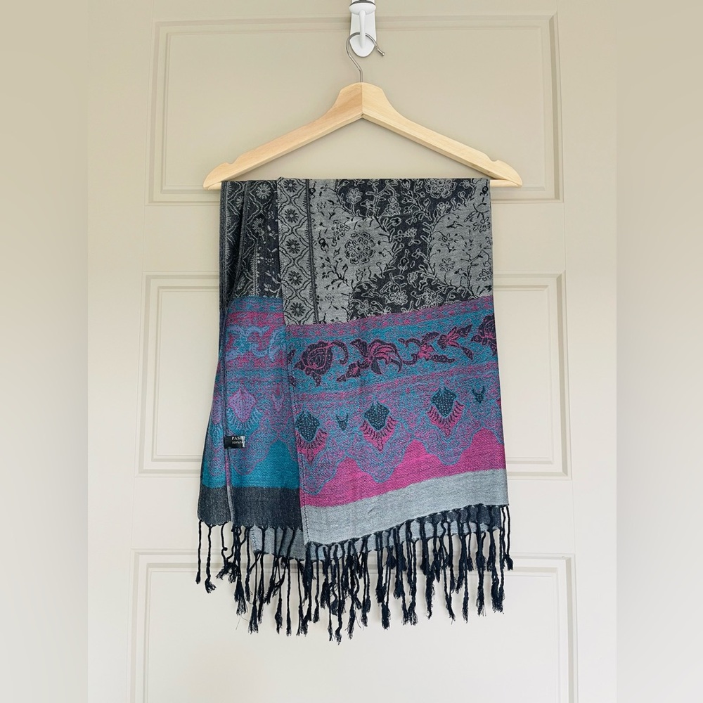 NWOT 100% Pashmina Shawl